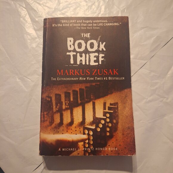 the book thief - Picture 1 of 7